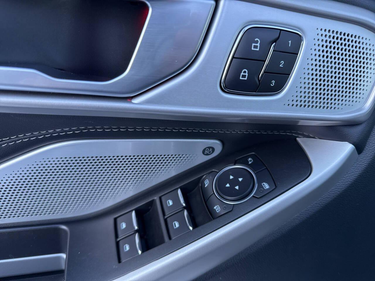 2023 Ford Explorer Limited AWD 4dr SUV