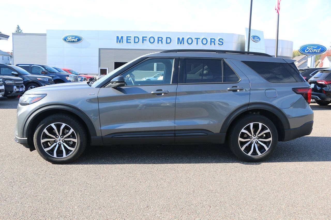 2025 Ford Explorer ST Line AWD 4dr SUV