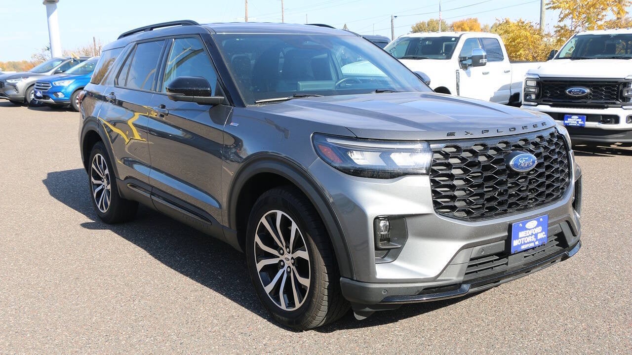 2025 Ford Explorer ST Line AWD 4dr SUV