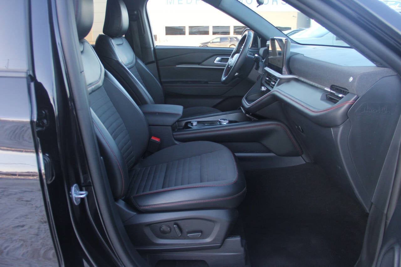 2025 Ford Explorer ST Line AWD 4dr SUV