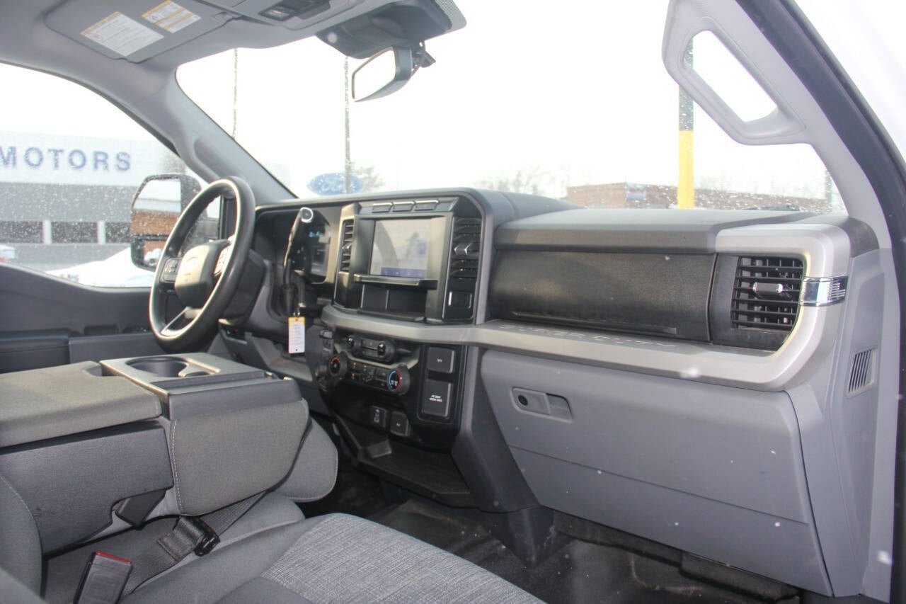 2023 Ford F-250 Super Duty XLT 4x4 4dr Crew Cab 8 ft. LB Pickup