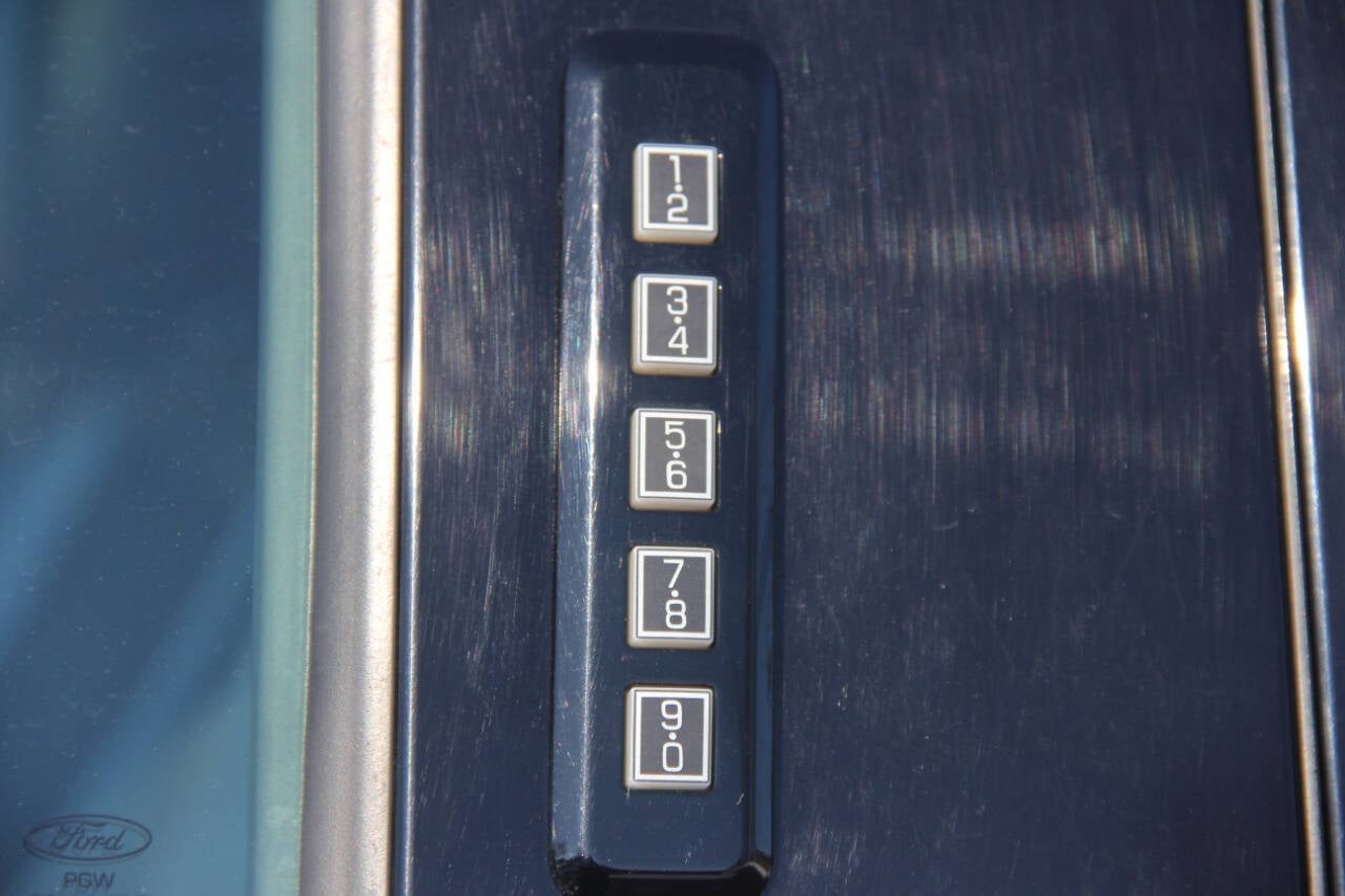 2017 Ford F-250 Super Duty Lariat 4x4 4dr Crew Cab 6.8 ft. SB Pickup