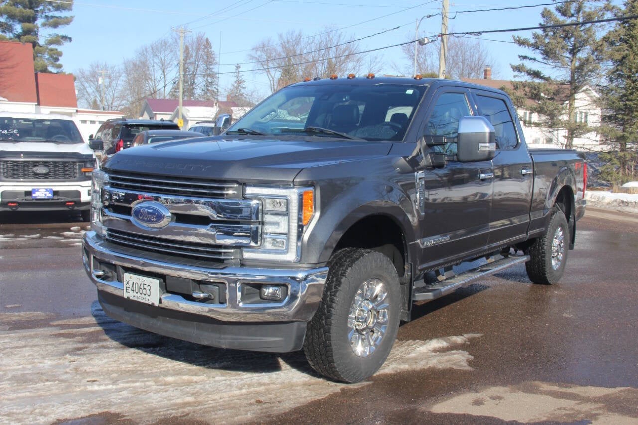 2017 Ford F-250 Super Duty Lariat 4x4 4dr Crew Cab 6.8 ft. SB Pickup