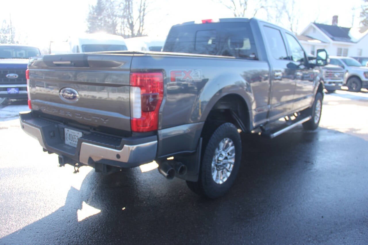 2017 Ford F-250 Super Duty Lariat 4x4 4dr Crew Cab 6.8 ft. SB Pickup