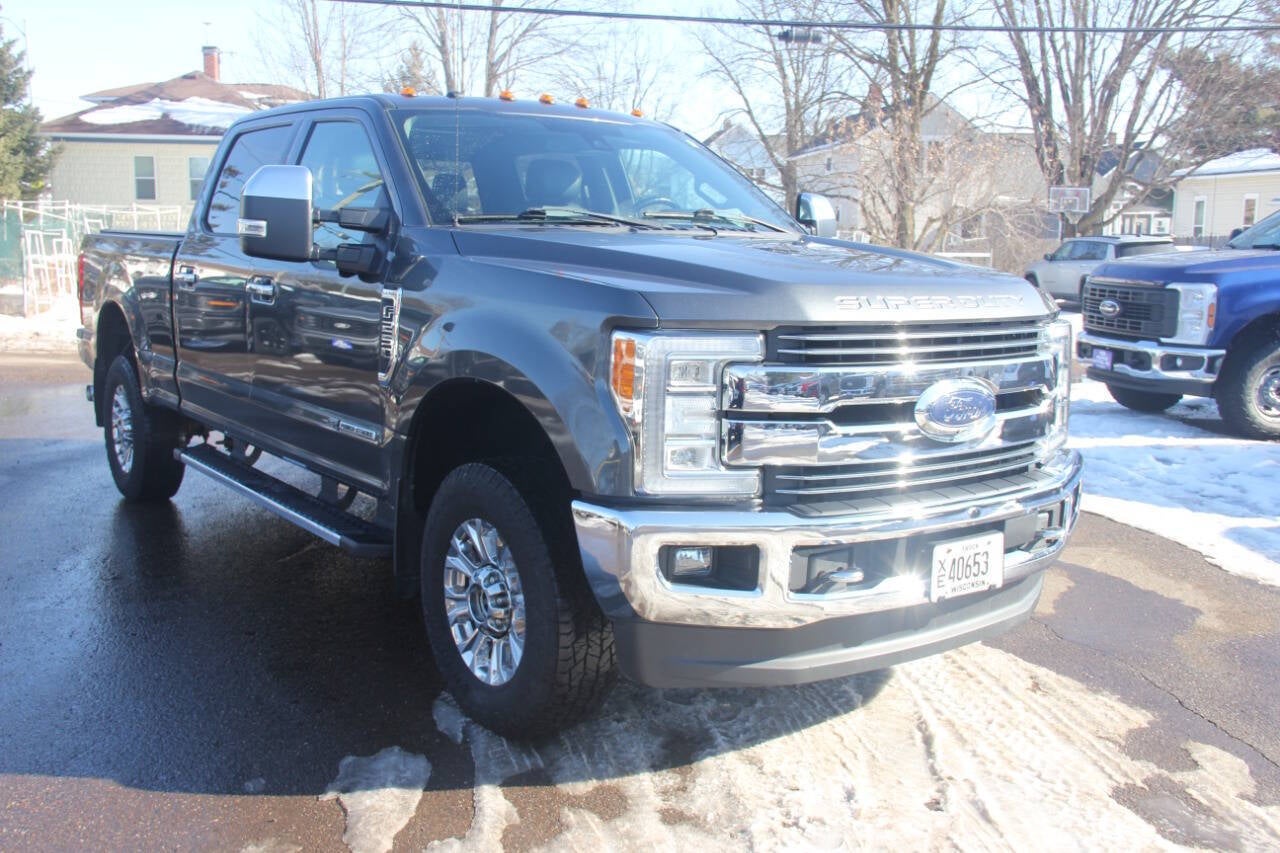 2017 Ford F-250 Super Duty Lariat 4x4 4dr Crew Cab 6.8 ft. SB Pickup