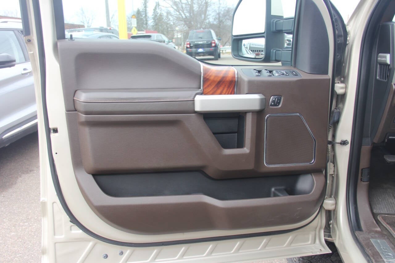 2017 Ford F-350 Super Duty King Ranch 4x4 4dr Crew Cab 6.8 ft. SB SRW Pickup