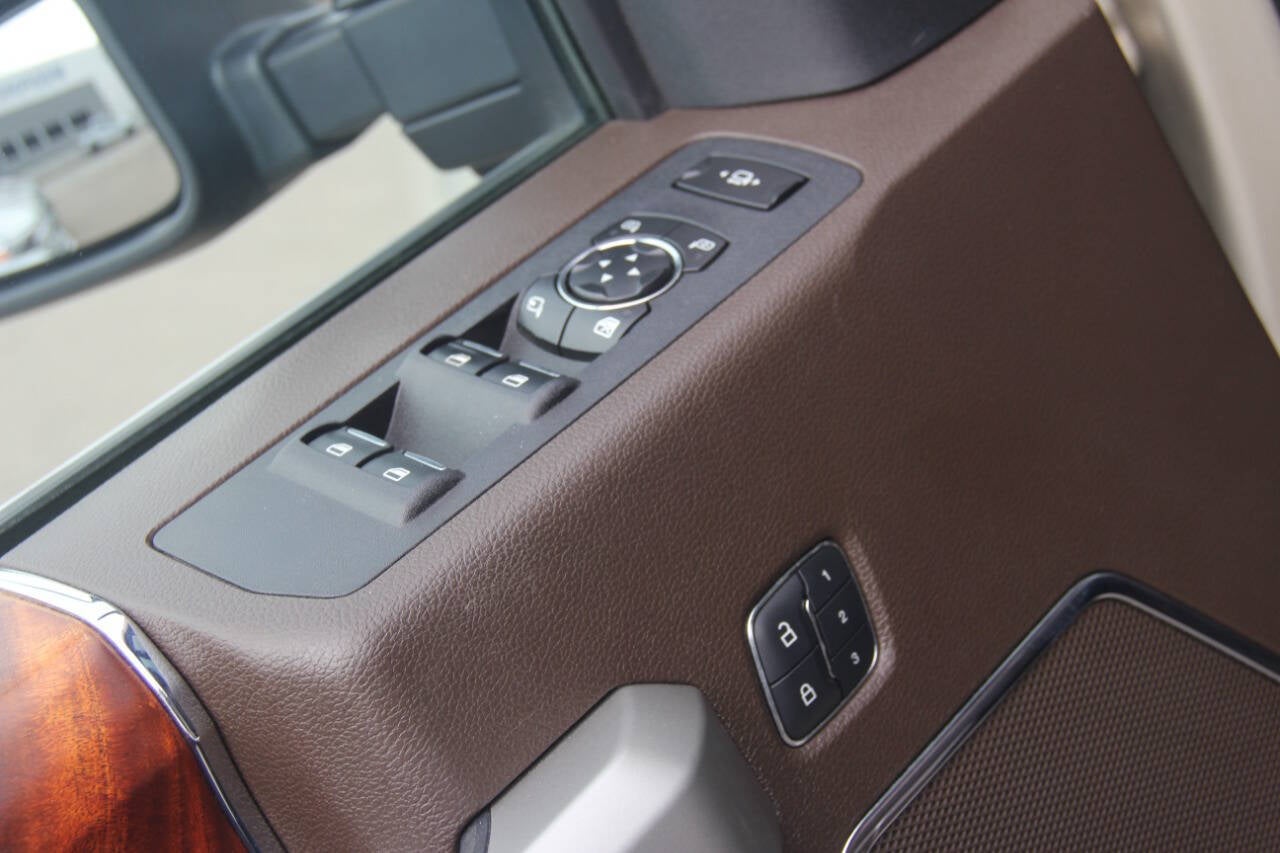 2017 Ford F-350 Super Duty King Ranch 4x4 4dr Crew Cab 6.8 ft. SB SRW Pickup