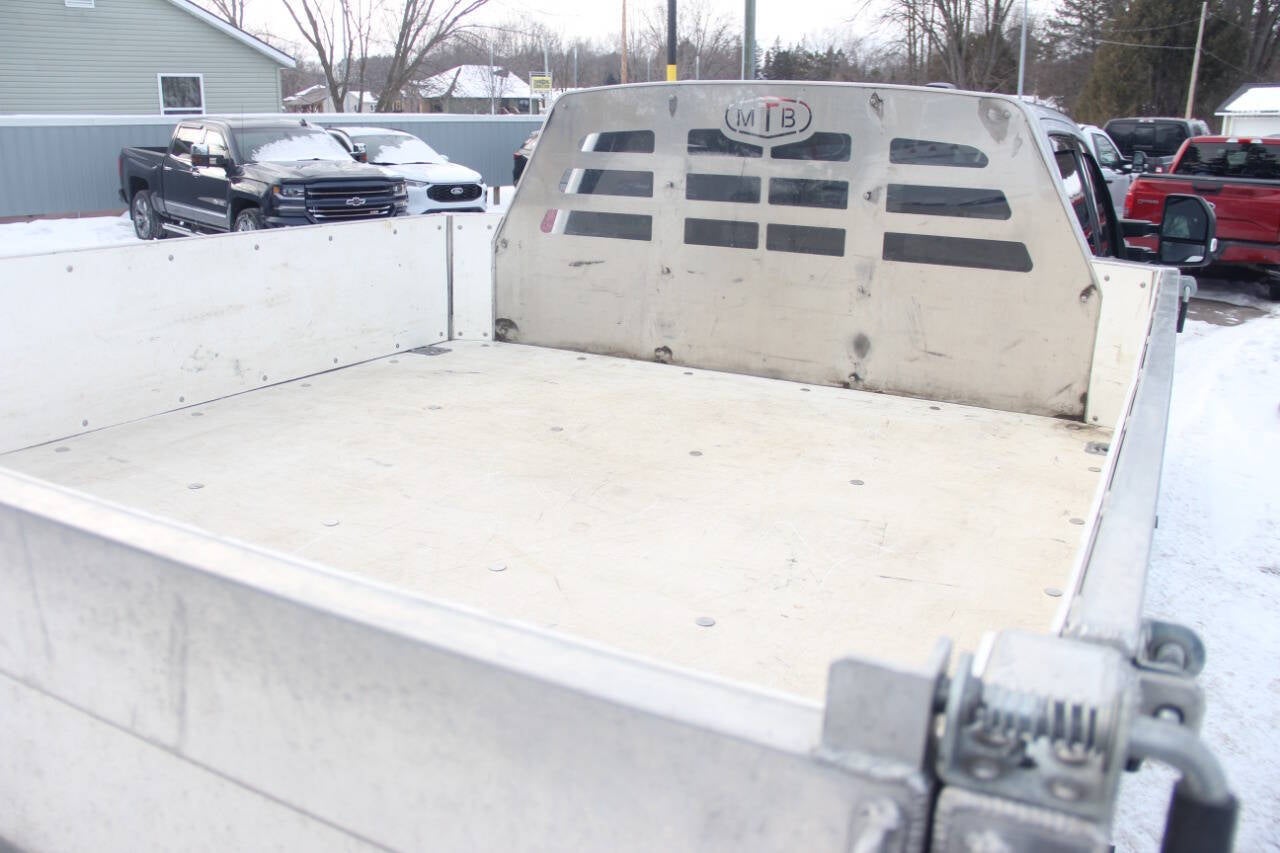 2022 Ford F-350 Super Duty XLT 4x4 4dr Crew Cab 8 ft. LB DRW Pickup