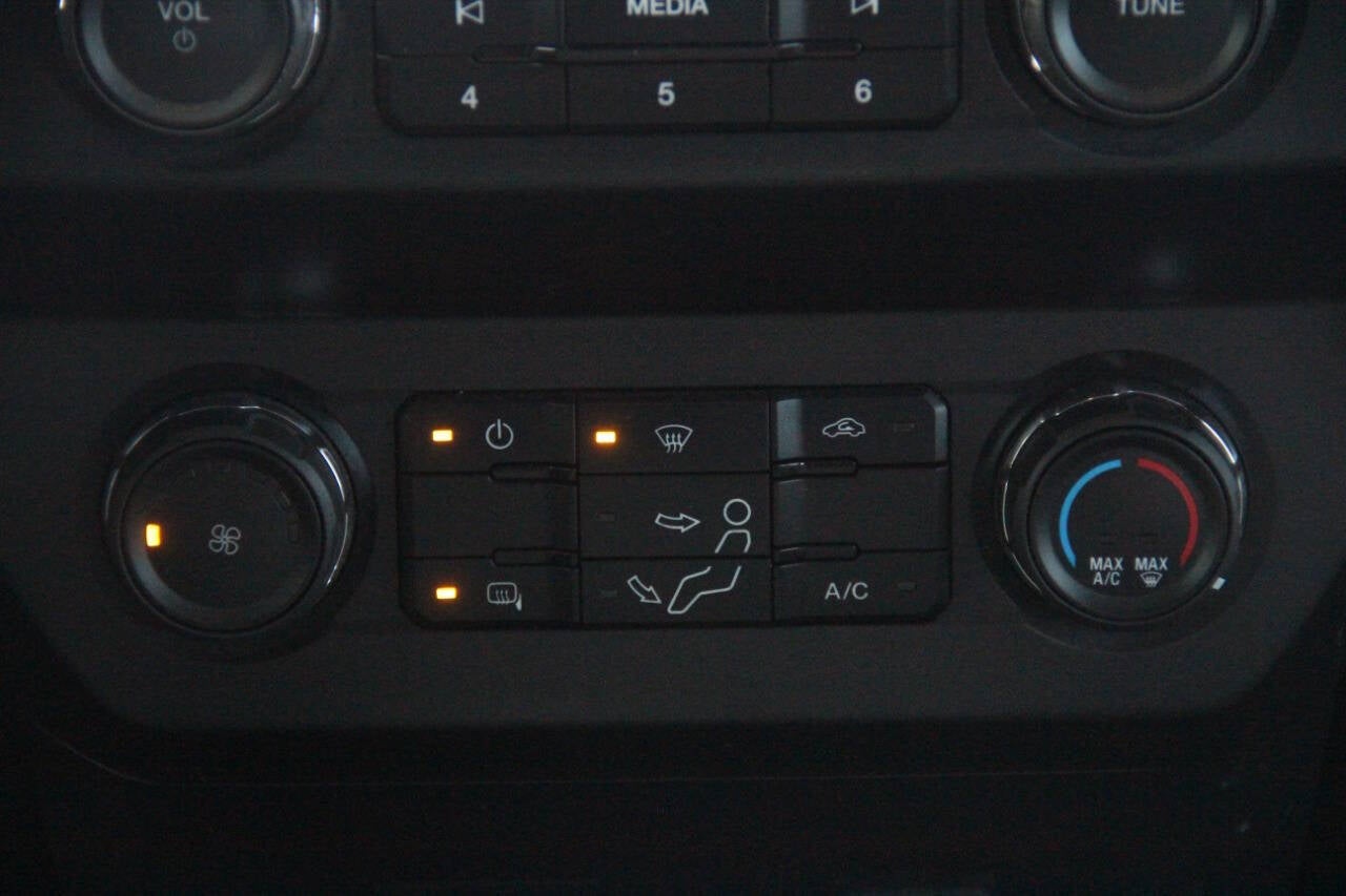 2022 Ford F-350 Super Duty XLT 4x4 4dr Crew Cab 8 ft. LB DRW Pickup