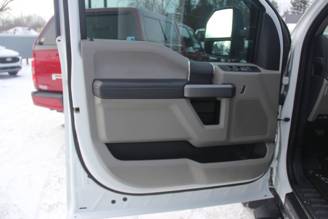 2022 Ford F-350 Super Duty XLT 4x4 4dr Crew Cab 8 ft. LB DRW Pickup