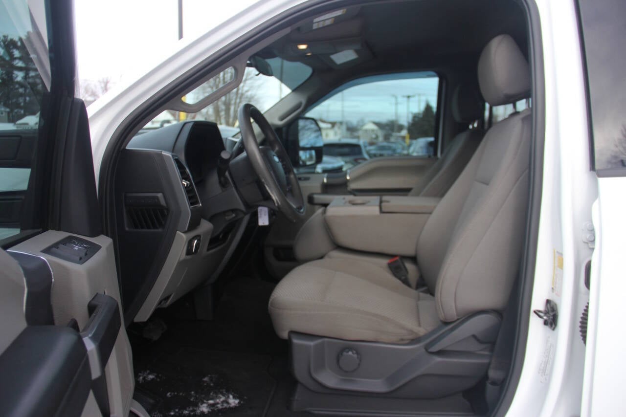 2022 Ford F-350 Super Duty XLT 4x4 4dr Crew Cab 8 ft. LB DRW Pickup