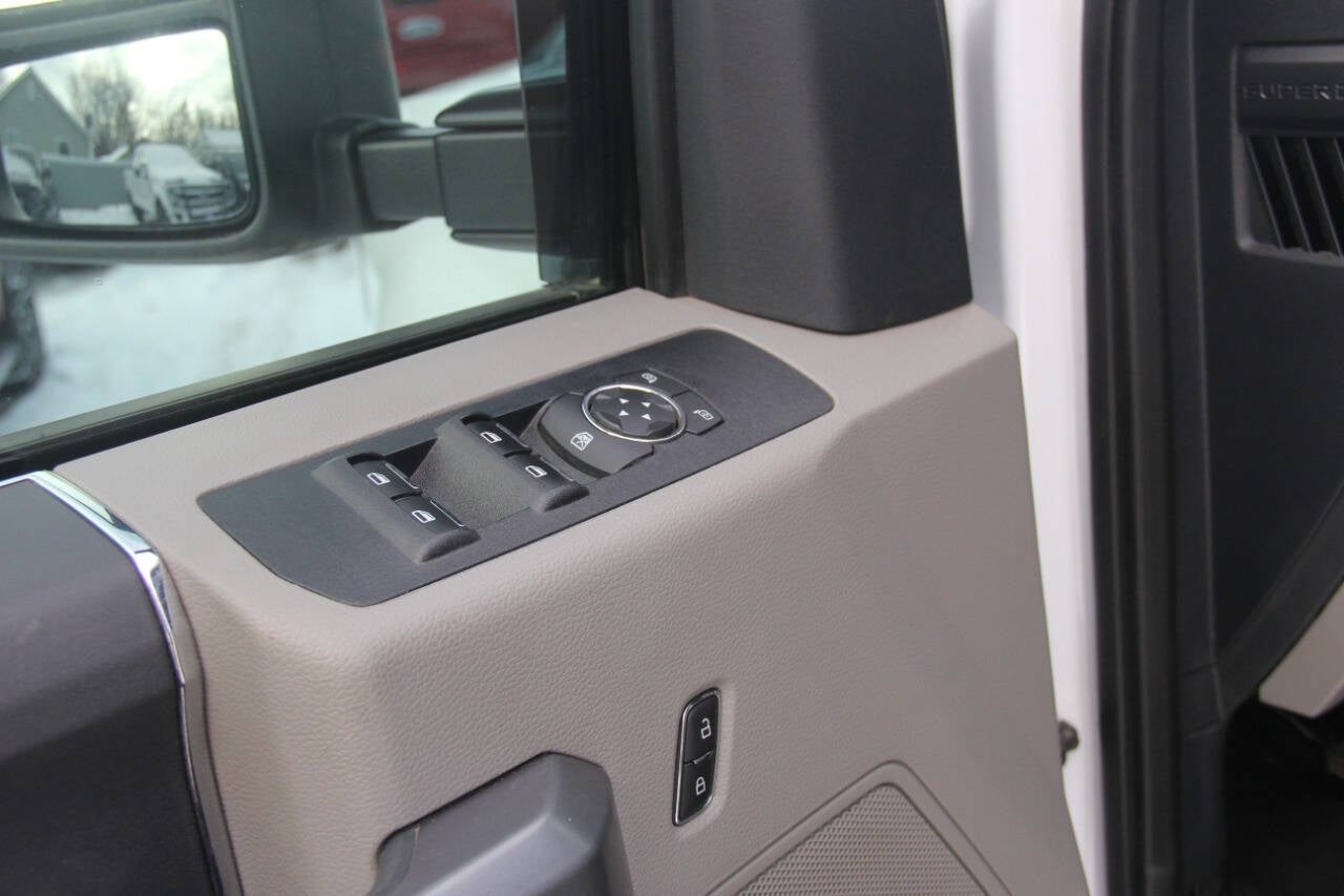 2022 Ford F-350 Super Duty XLT 4x4 4dr Crew Cab 8 ft. LB DRW Pickup