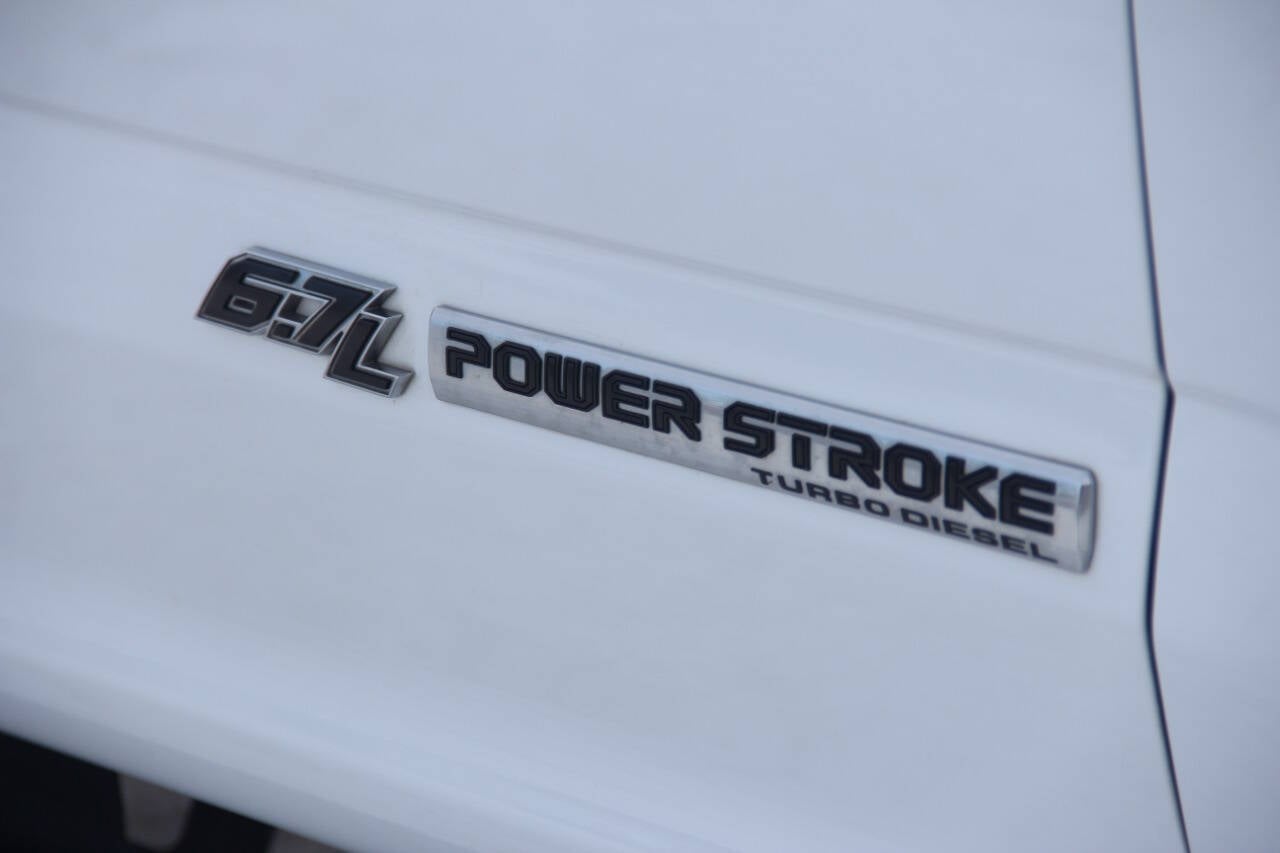 2022 Ford F-350 Super Duty XLT 4x4 4dr Crew Cab 8 ft. LB DRW Pickup