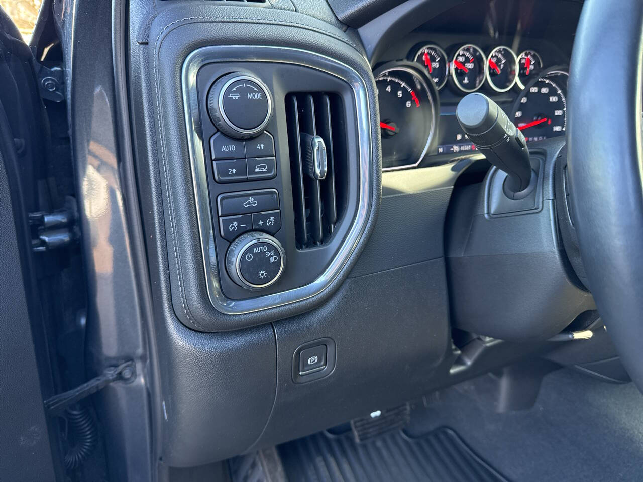 2021 Chevrolet Silverado 1500 LT 4x4 4dr Crew Cab 5.8 ft. SB w/1LT