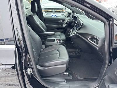 2025 Chrysler Pacifica Select 4dr Mini Van