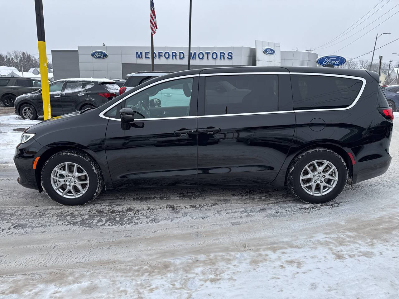 2025 Chrysler Pacifica Select 4dr Mini Van