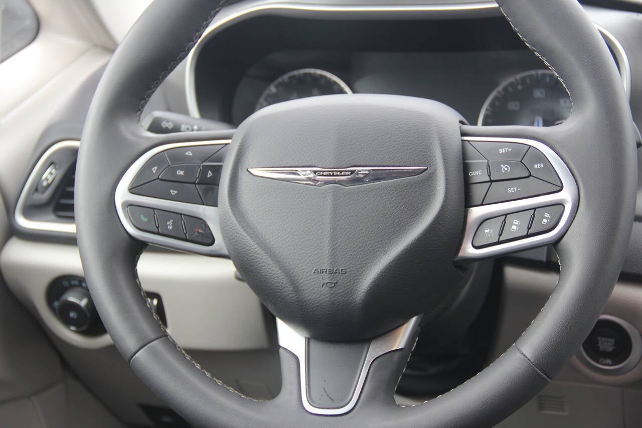 2024 Chrysler Pacifica Touring L 4dr Mini Van