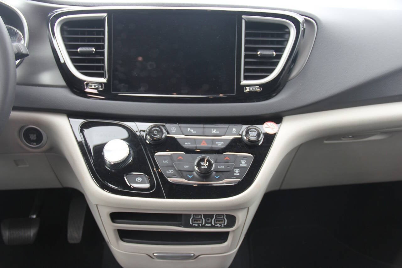 2024 Chrysler Pacifica Touring L 4dr Mini Van
