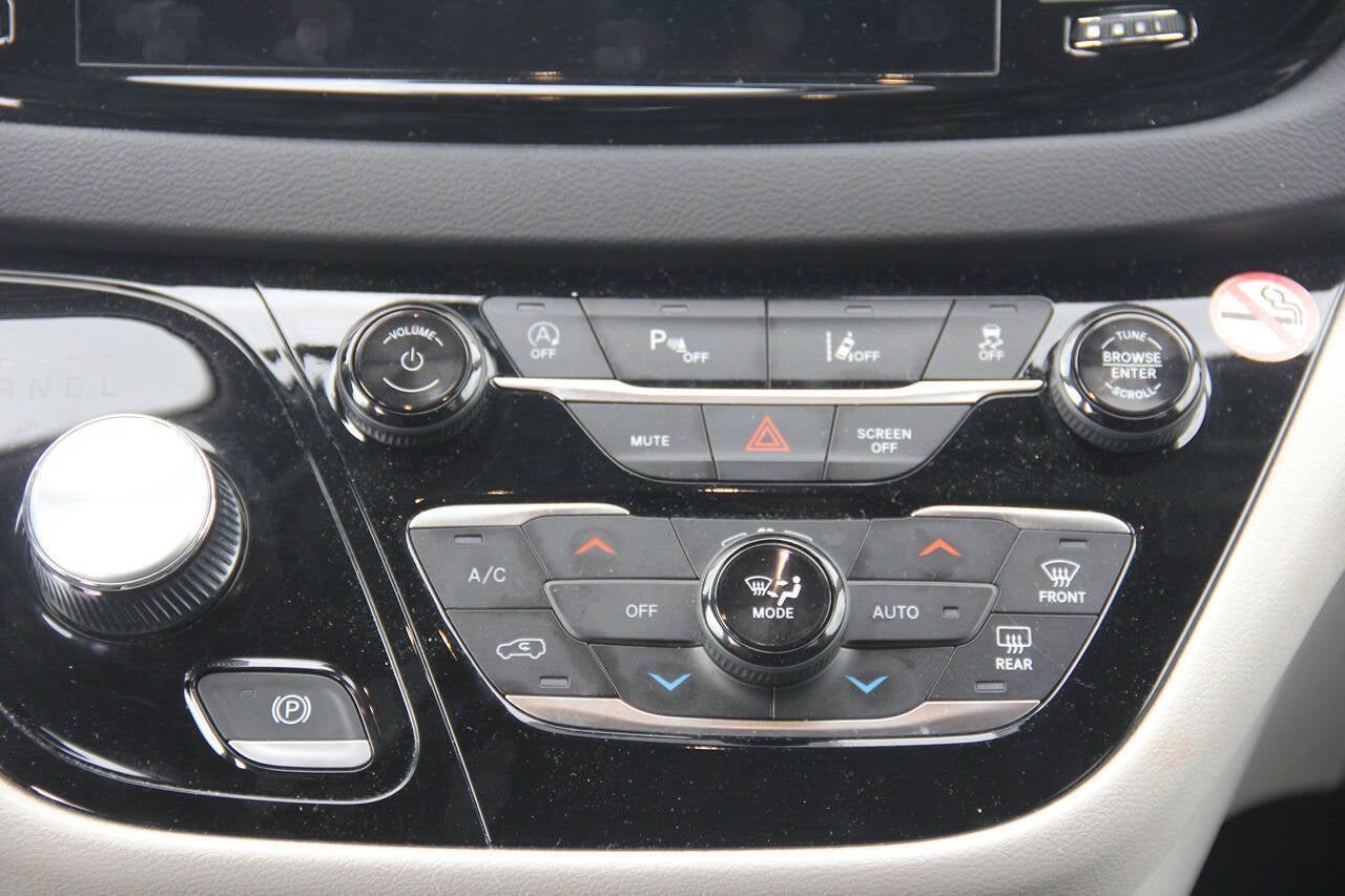 2024 Chrysler Pacifica Touring L 4dr Mini Van