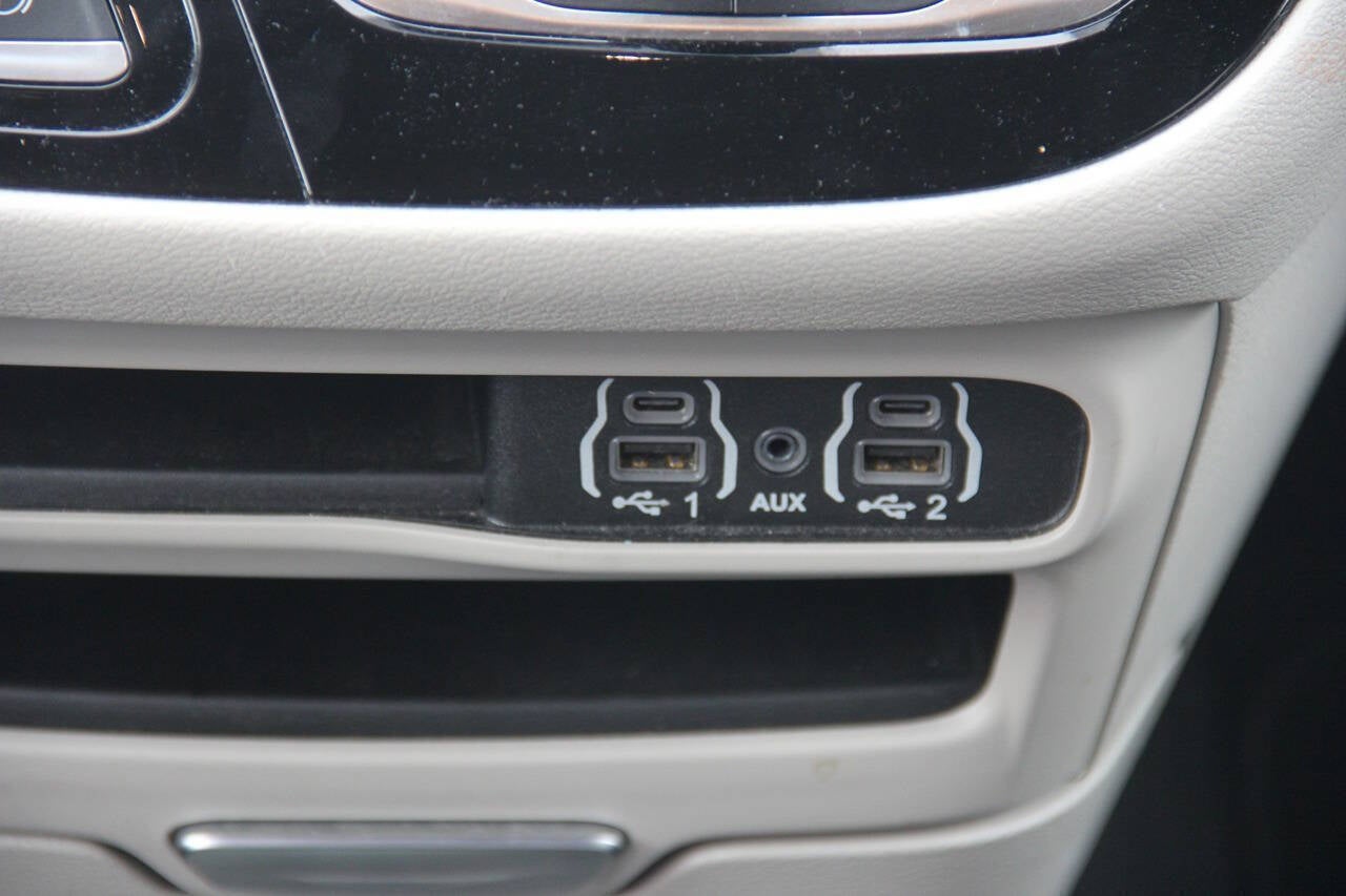 2024 Chrysler Pacifica Touring L 4dr Mini Van