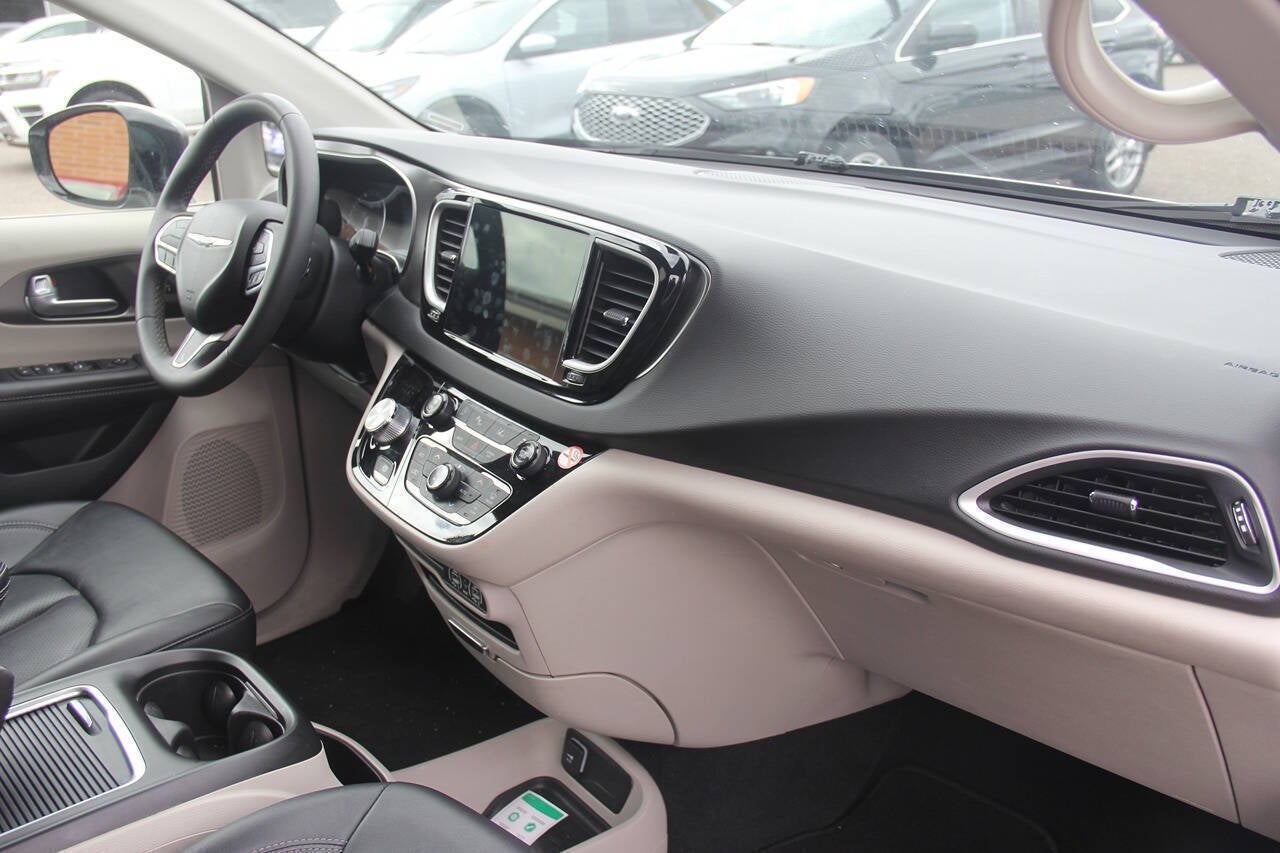 2024 Chrysler Pacifica Touring L 4dr Mini Van