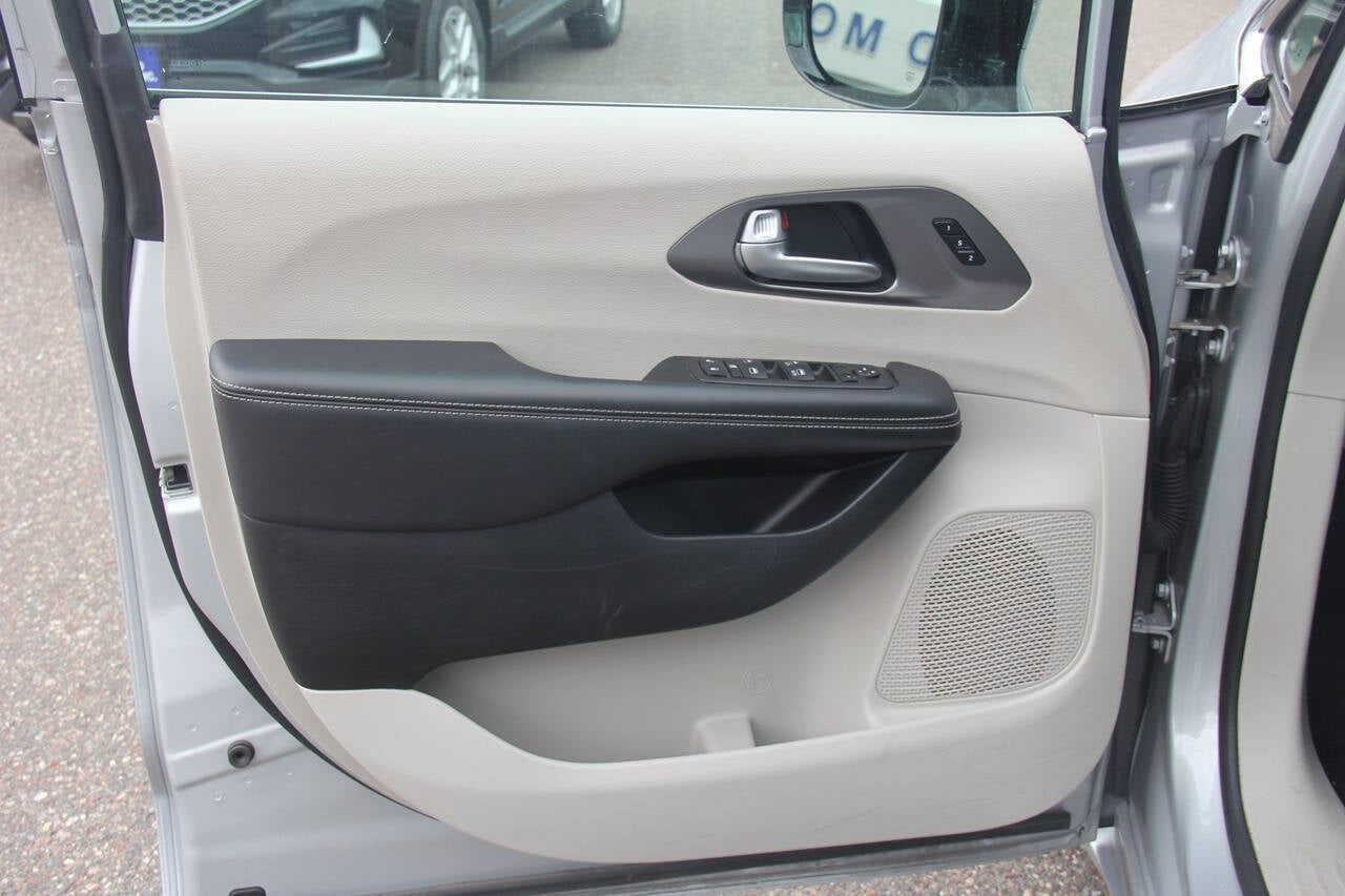 2024 Chrysler Pacifica Touring L 4dr Mini Van