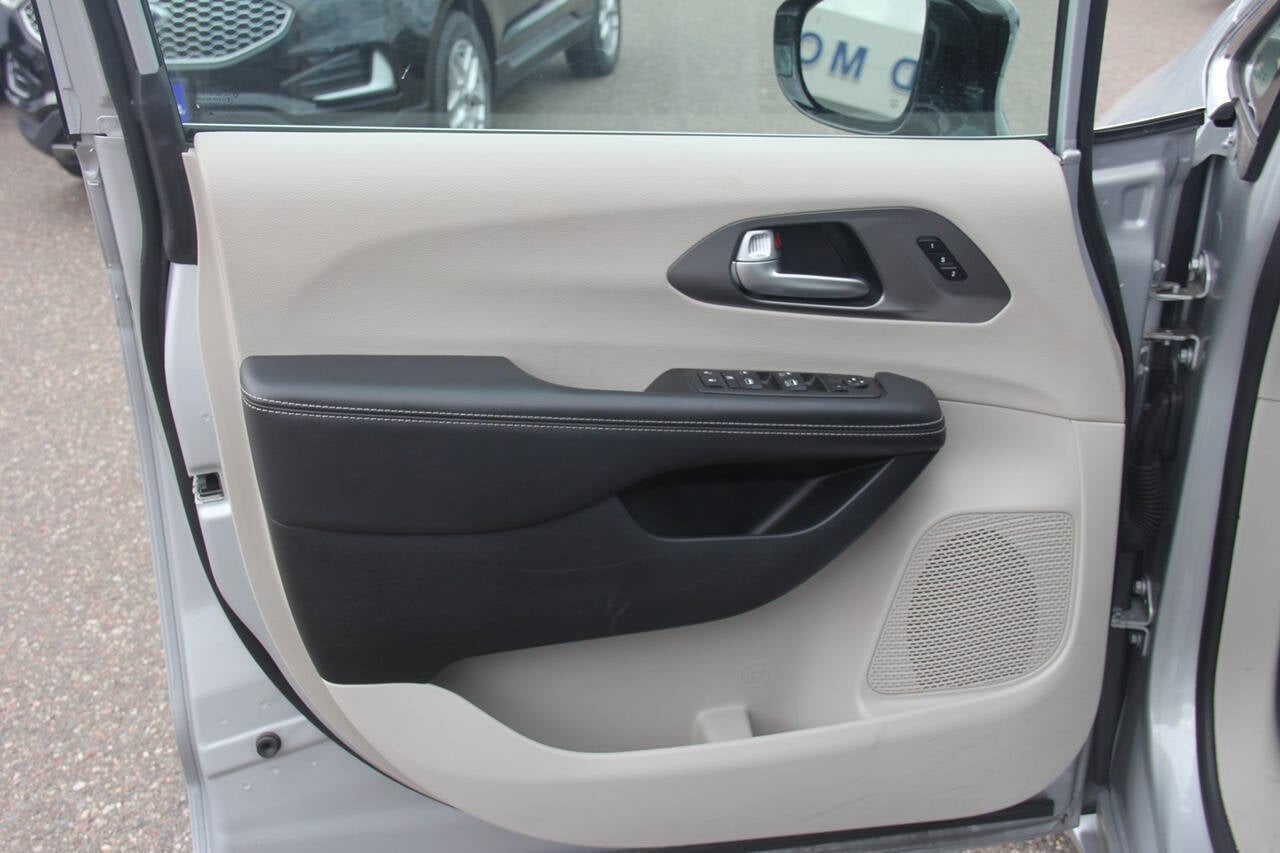2024 Chrysler Pacifica Touring L 4dr Mini Van
