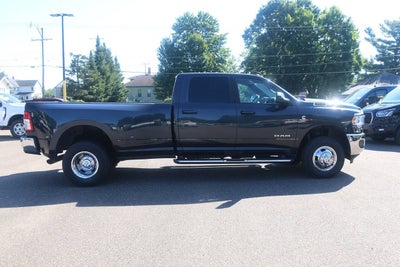 2022 RAM 3500 Big Horn 4x4 4dr Crew Cab 8 ft. LB DRW Pickup