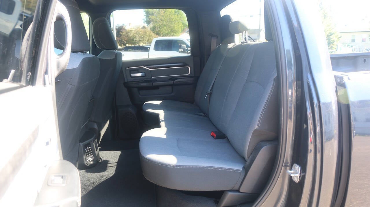 2022 RAM 3500 Big Horn 4x4 4dr Crew Cab 8 ft. LB DRW Pickup