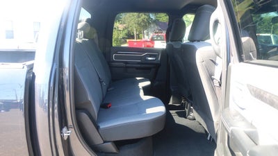 2022 RAM 3500 Big Horn 4x4 4dr Crew Cab 8 ft. LB DRW Pickup