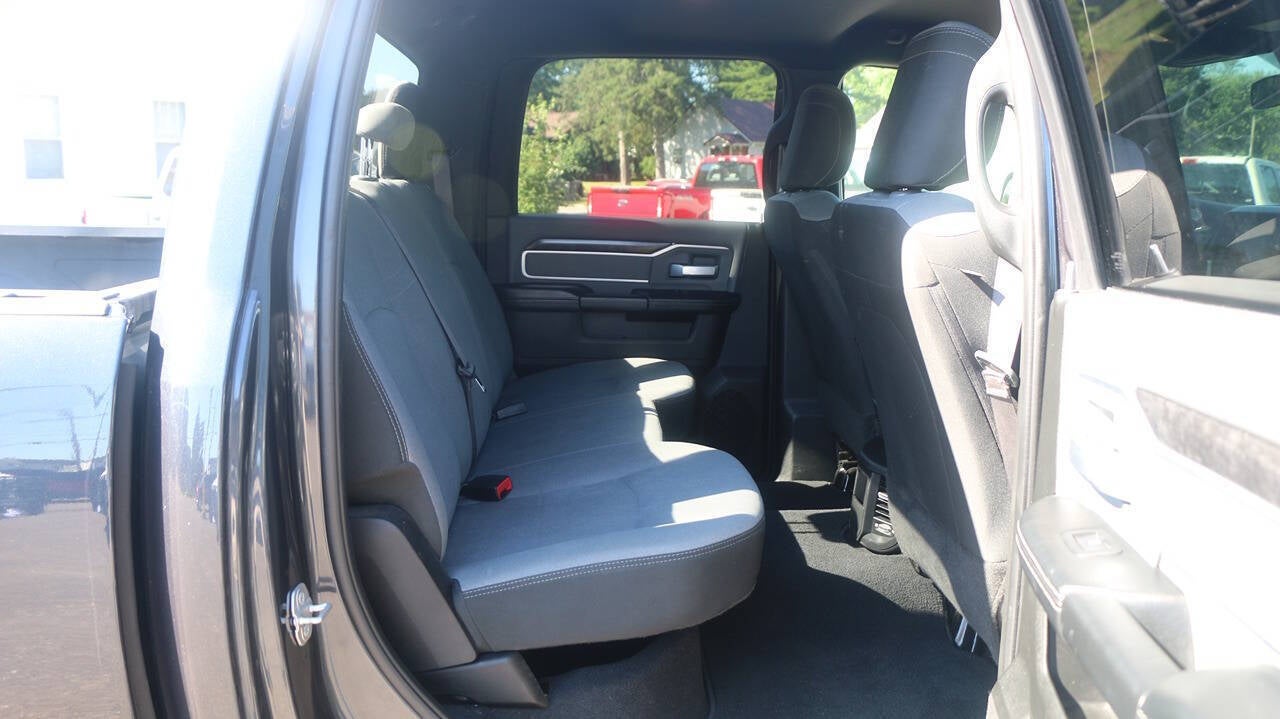 2022 RAM 3500 Big Horn 4x4 4dr Crew Cab 8 ft. LB DRW Pickup
