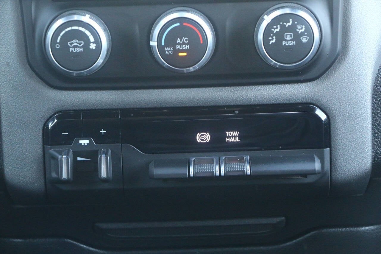 2022 RAM 3500 Big Horn 4x4 4dr Crew Cab 8 ft. LB DRW Pickup