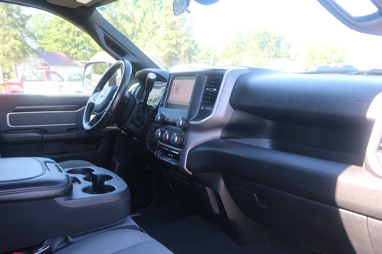 2022 RAM 3500 Big Horn 4x4 4dr Crew Cab 8 ft. LB DRW Pickup