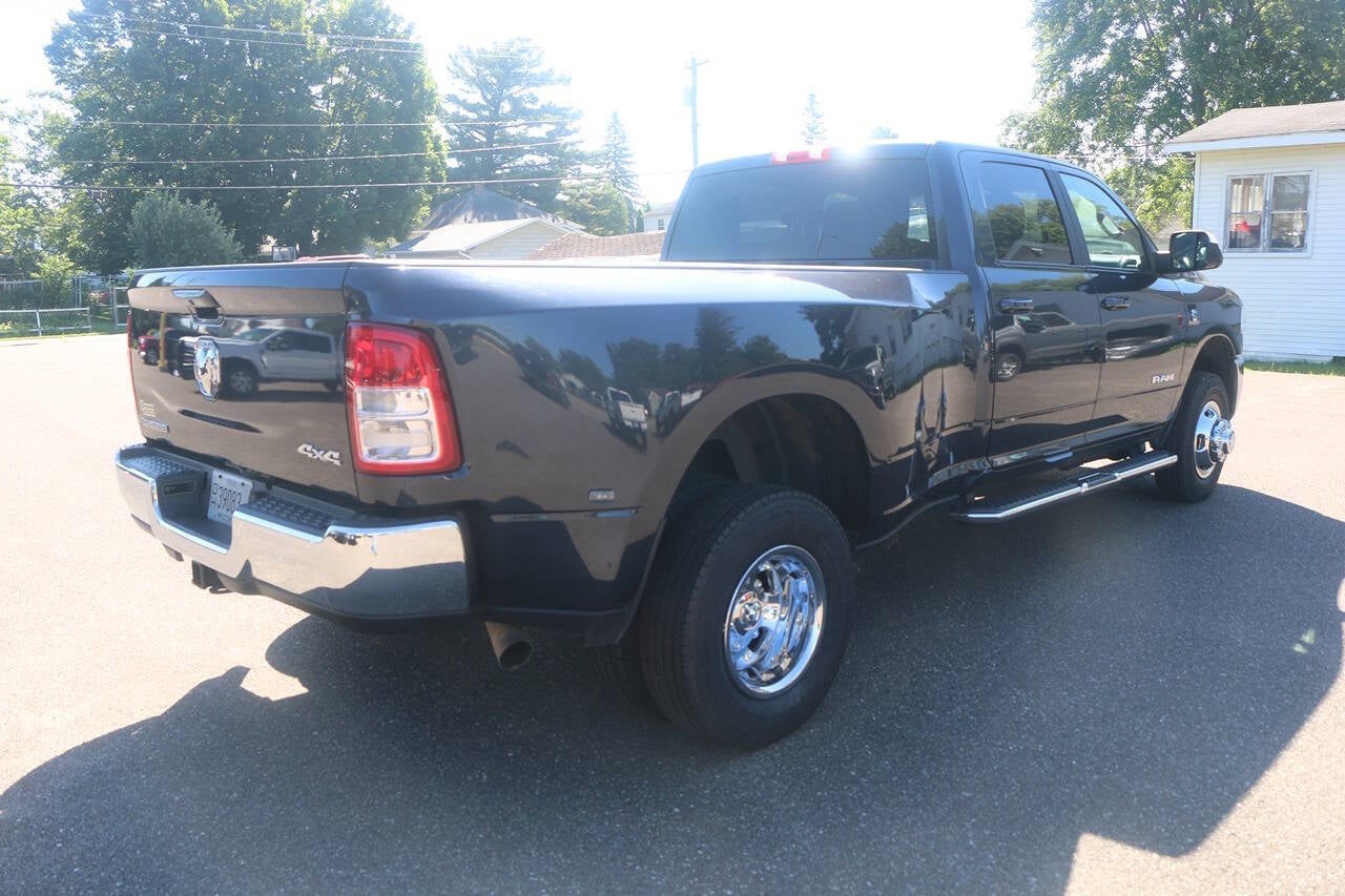 2022 RAM 3500 Big Horn 4x4 4dr Crew Cab 8 ft. LB DRW Pickup