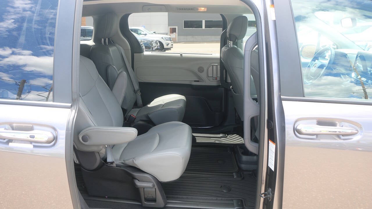 2023 Toyota Sienna XLE 7 Passenger AWD 4dr Mini Van
