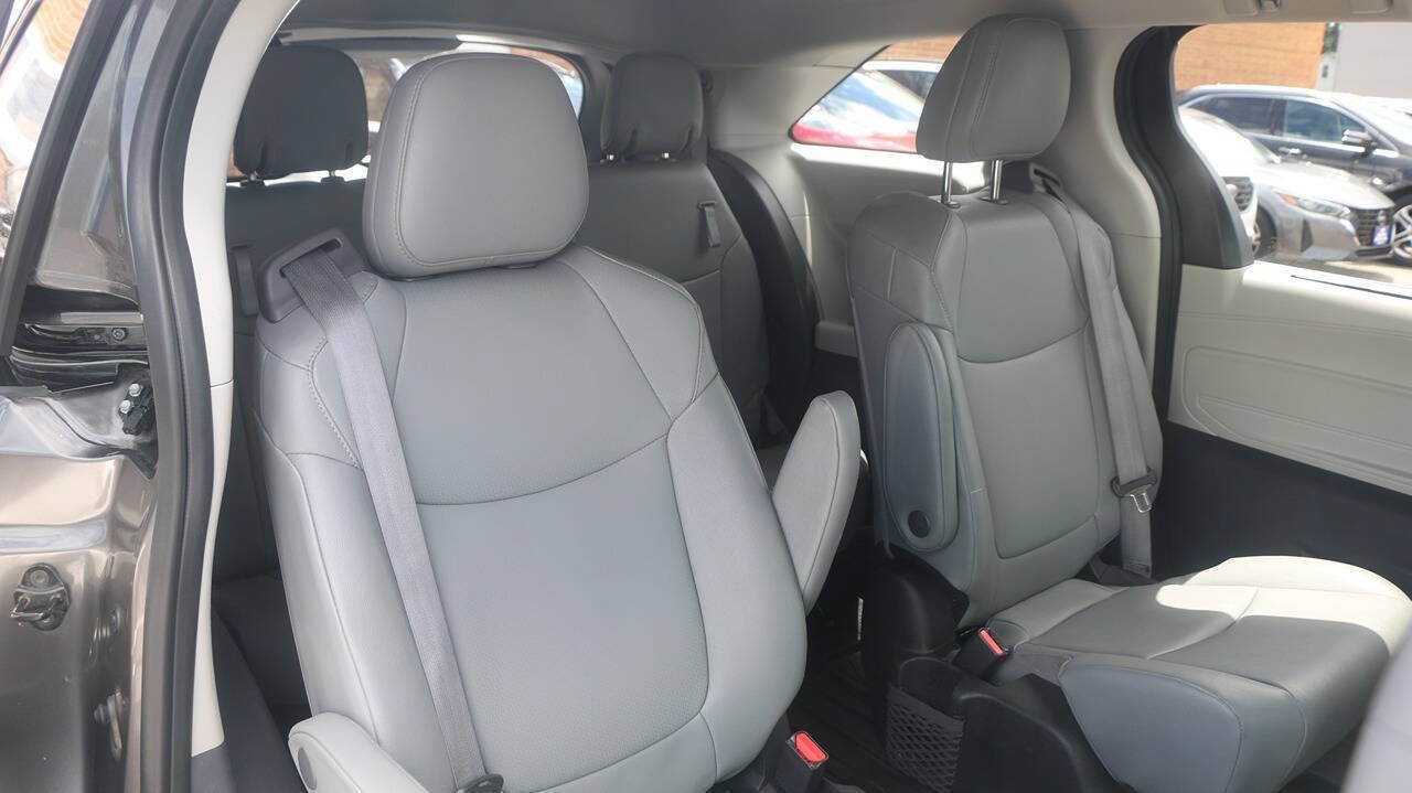 2023 Toyota Sienna XLE 7 Passenger AWD 4dr Mini Van