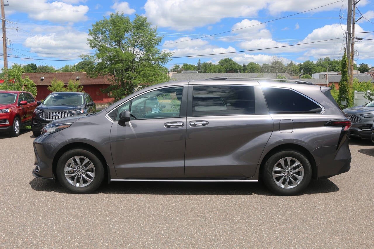 2023 Toyota Sienna XLE 7 Passenger AWD 4dr Mini Van