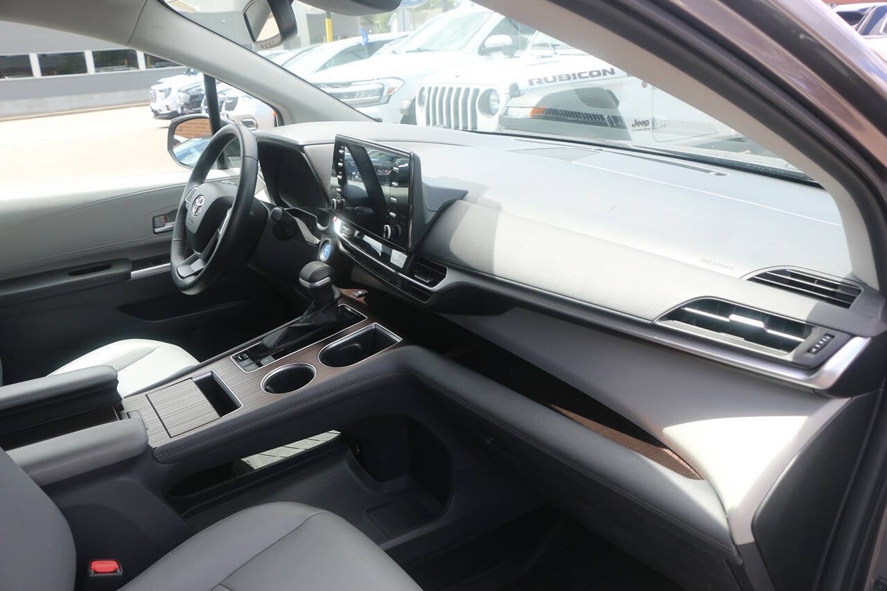 2023 Toyota Sienna XLE 7 Passenger AWD 4dr Mini Van