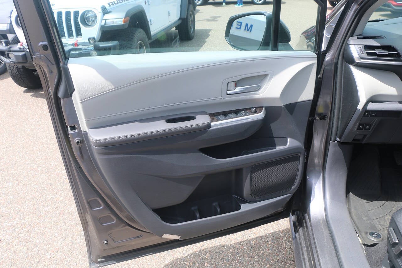 2023 Toyota Sienna XLE 7 Passenger AWD 4dr Mini Van