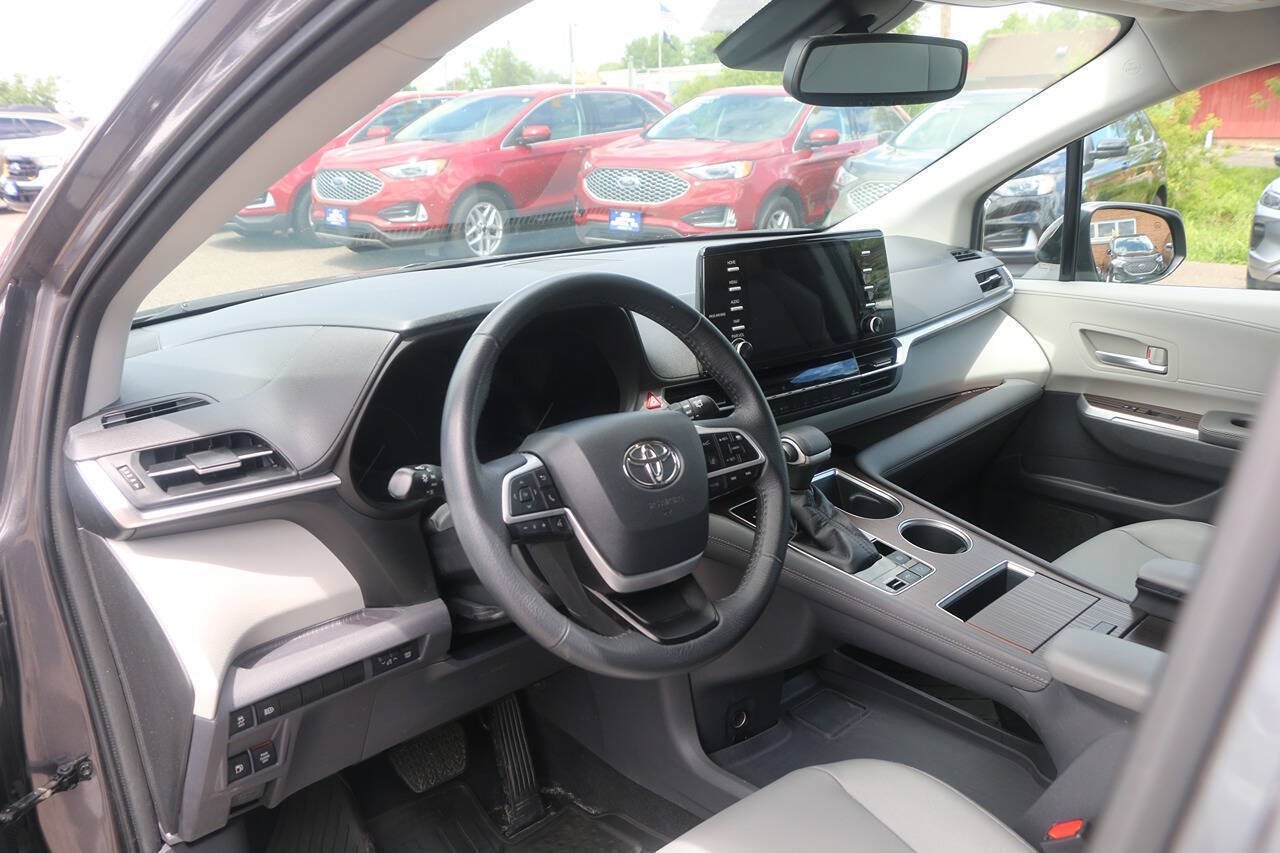 2023 Toyota Sienna XLE 7 Passenger AWD 4dr Mini Van