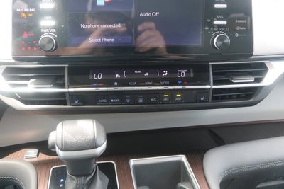 2023 Toyota Sienna XLE 7 Passenger AWD 4dr Mini Van