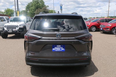 2023 Toyota Sienna XLE 7 Passenger AWD 4dr Mini Van
