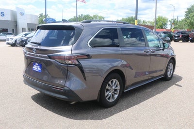 2023 Toyota Sienna XLE 7 Passenger AWD 4dr Mini Van