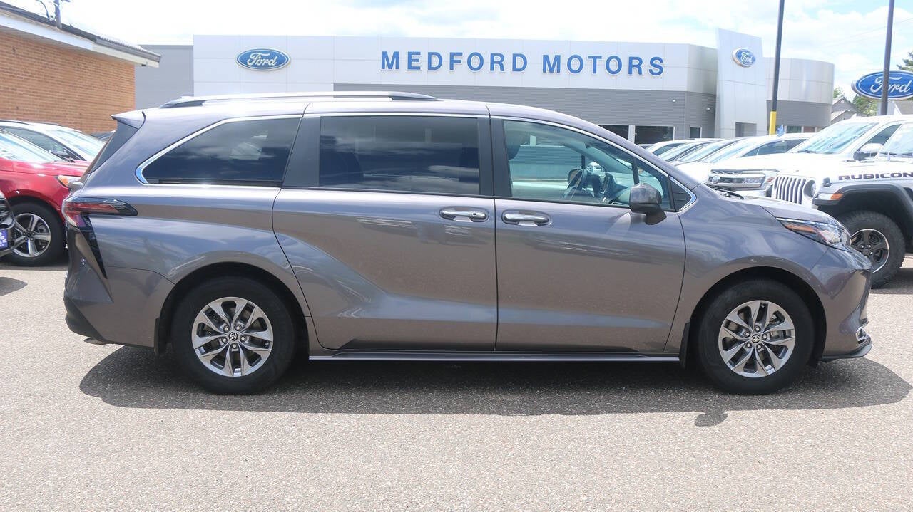 2023 Toyota Sienna XLE 7 Passenger AWD 4dr Mini Van