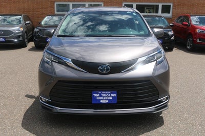 2023 Toyota Sienna XLE 7 Passenger AWD 4dr Mini Van