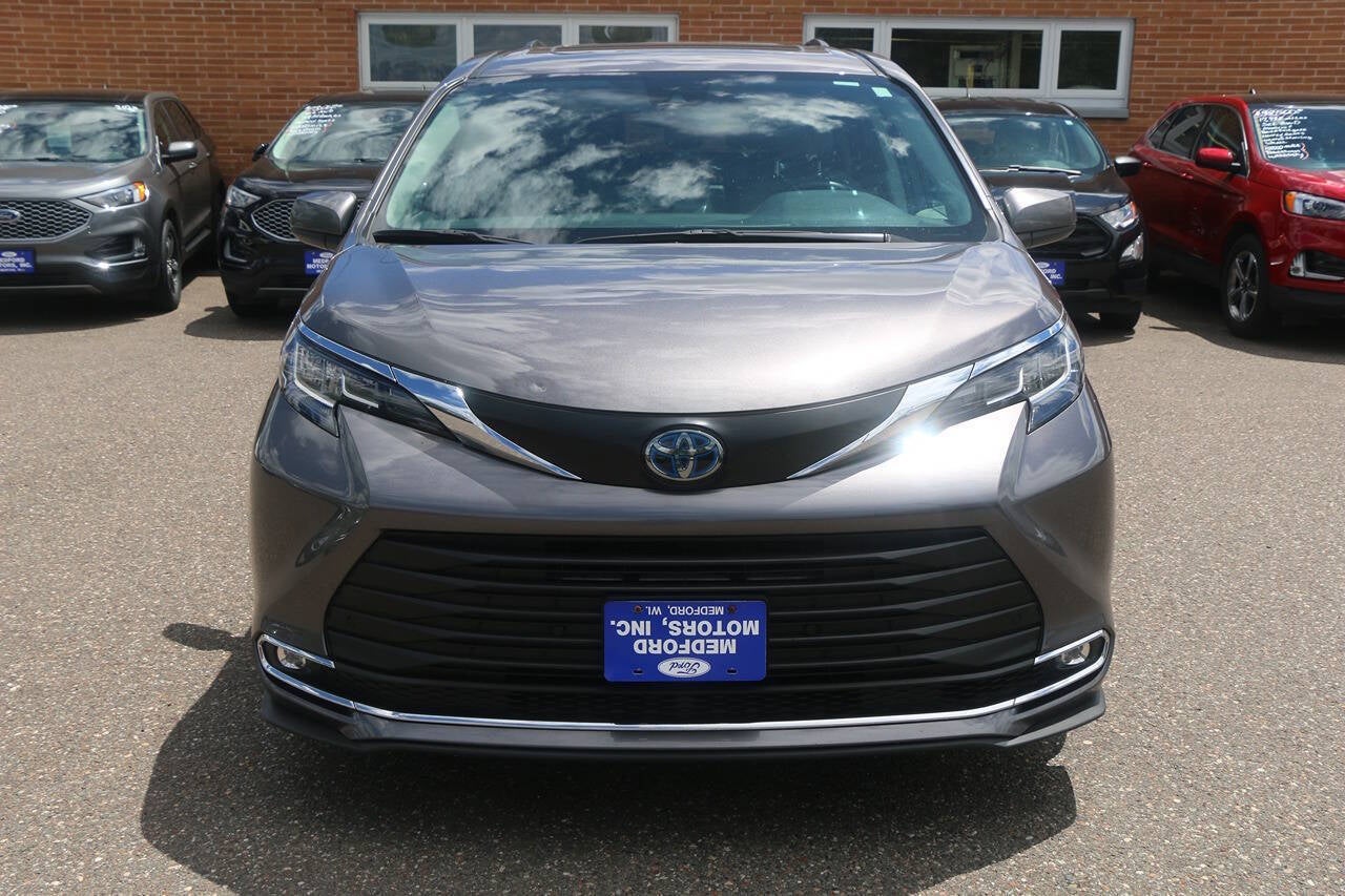 2023 Toyota Sienna XLE 7 Passenger AWD 4dr Mini Van