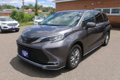 2023 Toyota Sienna XLE 7 Passenger AWD 4dr Mini Van