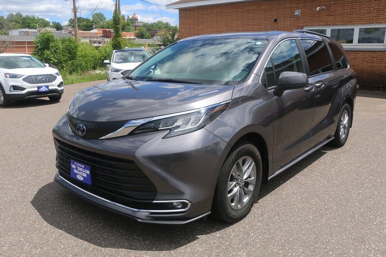 2023 Toyota Sienna XLE 7 Passenger AWD 4dr Mini Van