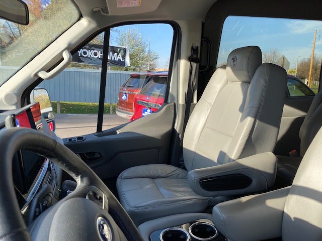 9 Passenger Luxury Explorer (AWD) | Medford Motors, Inc. in Medford WI